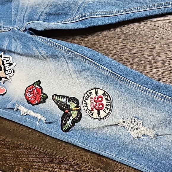 Indigo Rein Juniors' Patch Ripped Skinny Ankle Jeans Fun Patches & Pins  Size 3 - Picture 12 of 17